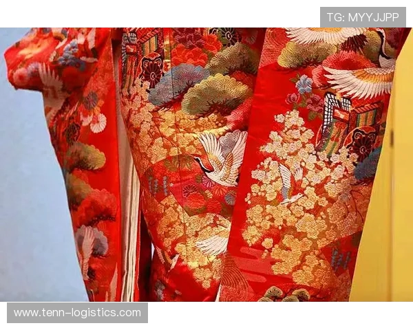 山海织锦：红衫遇蓝裙的跨洋邂逅